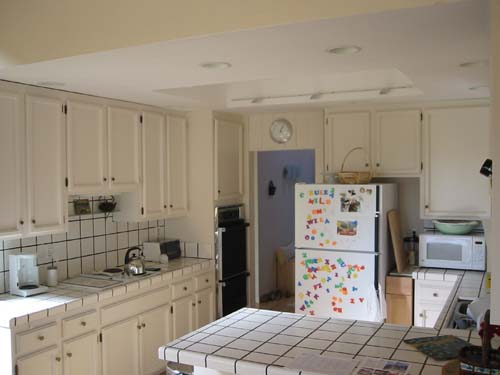Kitchen.jpg (22973 bytes)
