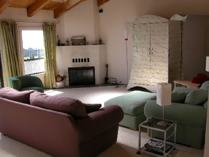 Livingrm_72.jpg (105363 bytes)