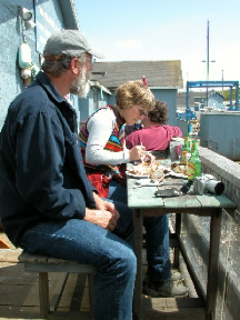 OysterLovers_72.jpg (66157 bytes)